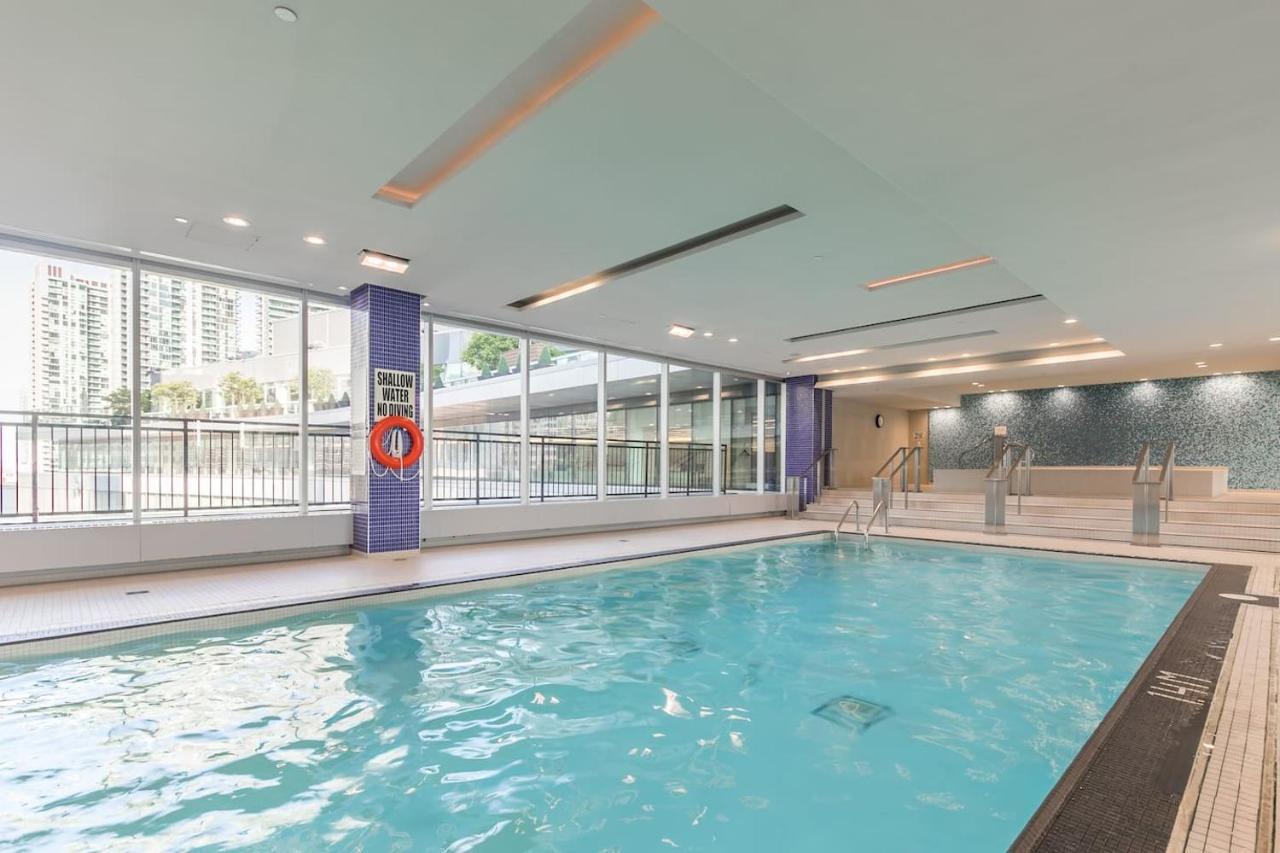 Gorgeous 1Br W/Parking Across The Scotiabank Arena Toronto Exterior foto