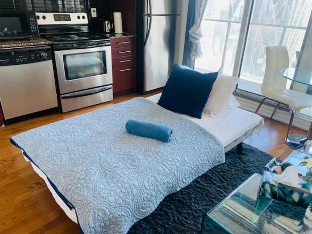 Gorgeous 1Br W/Parking Across The Scotiabank Arena Toronto Exterior foto