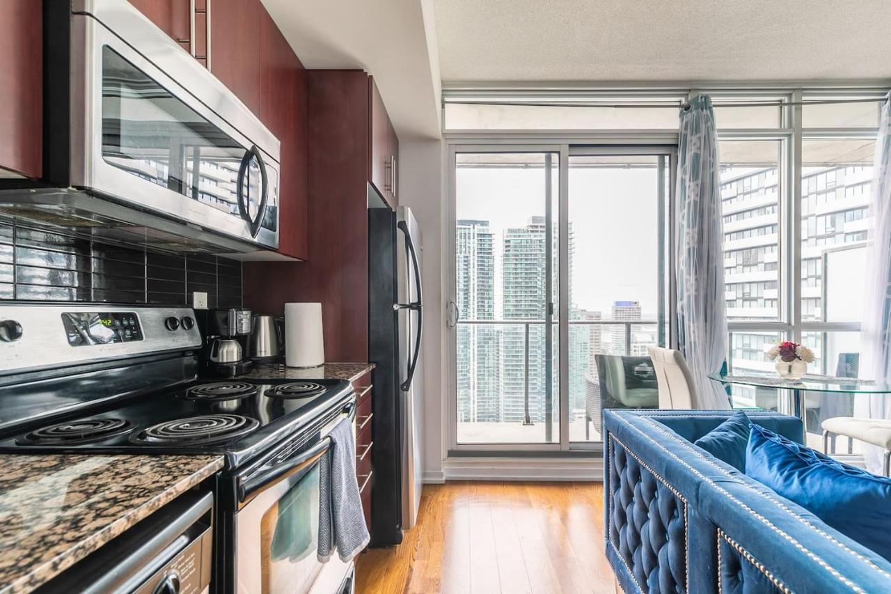 Gorgeous 1Br W/Parking Across The Scotiabank Arena Toronto Exterior foto