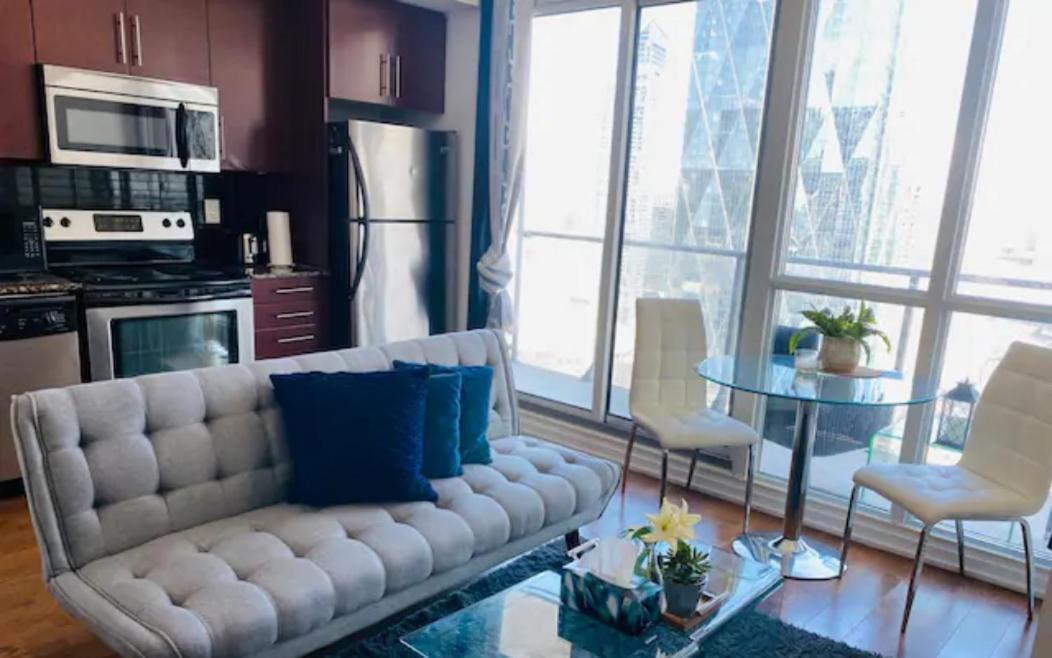 Gorgeous 1Br W/Parking Across The Scotiabank Arena Toronto Exterior foto