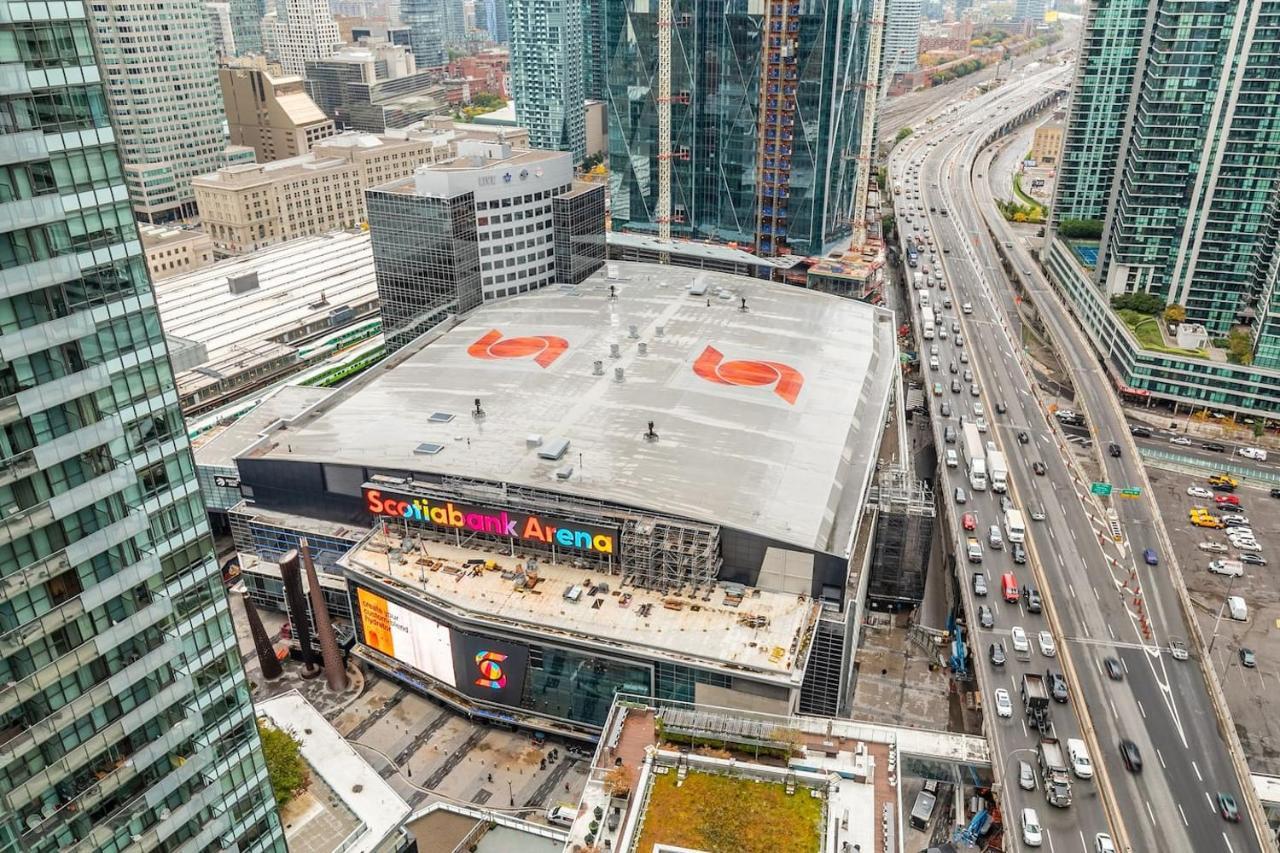 Gorgeous 1Br W/Parking Across The Scotiabank Arena Toronto Exterior foto