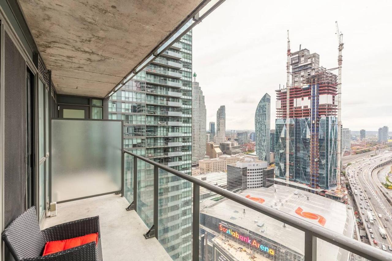 Gorgeous 1Br W/Parking Across The Scotiabank Arena Toronto Exterior foto