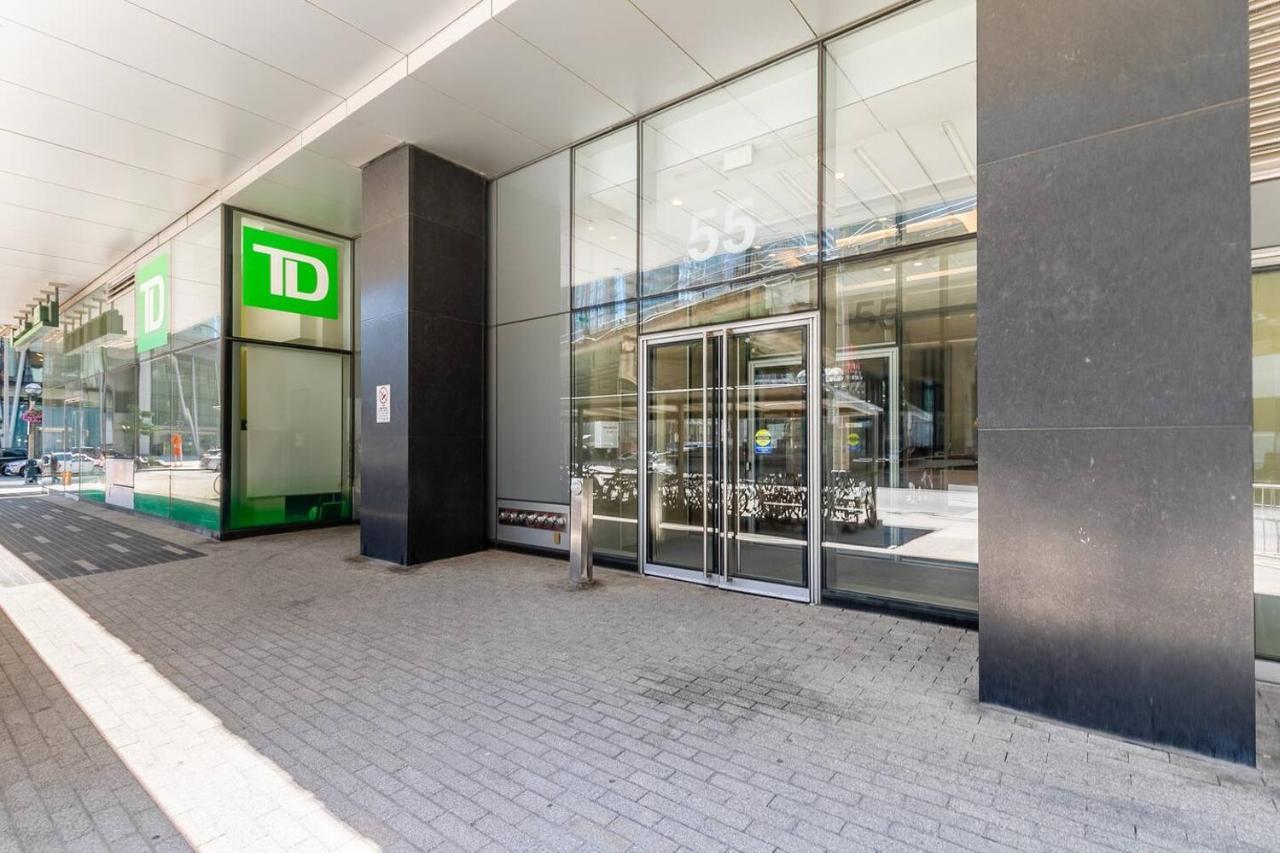 Gorgeous 1Br W/Parking Across The Scotiabank Arena Toronto Exterior foto