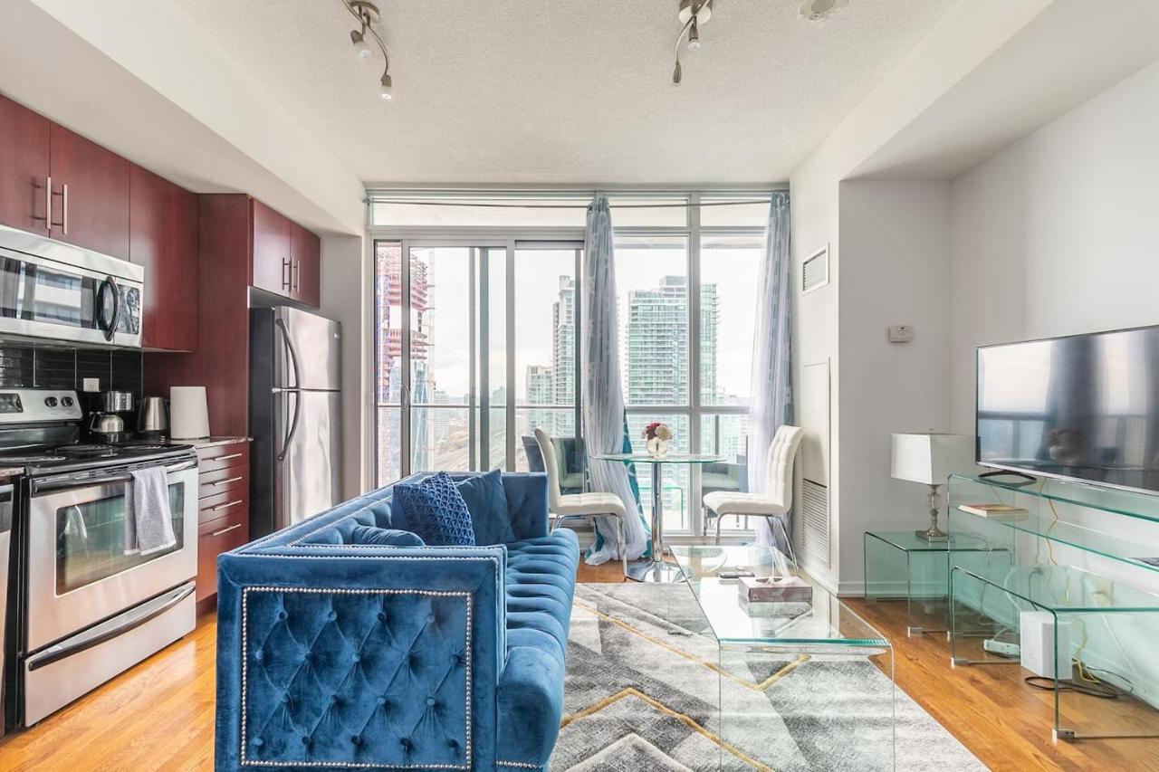 Gorgeous 1Br W/Parking Across The Scotiabank Arena Toronto Exterior foto