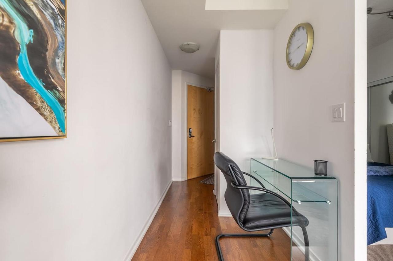 Gorgeous 1Br W/Parking Across The Scotiabank Arena Toronto Exterior foto
